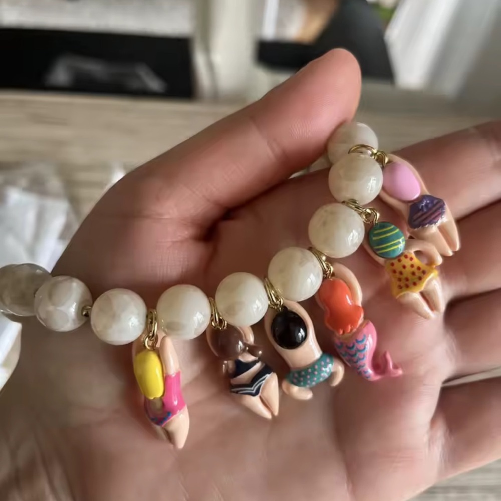 Beach Babes Beaded Charm Necklace - Picture 6 of 16